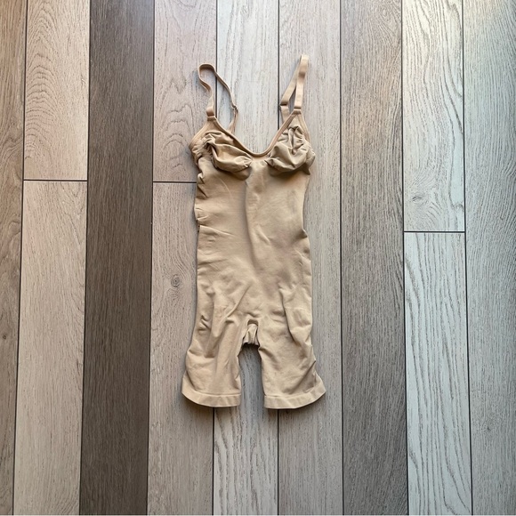 SKIMS Mid Thing Bodysuit Seamless Sculpt - Picture 1 of 5